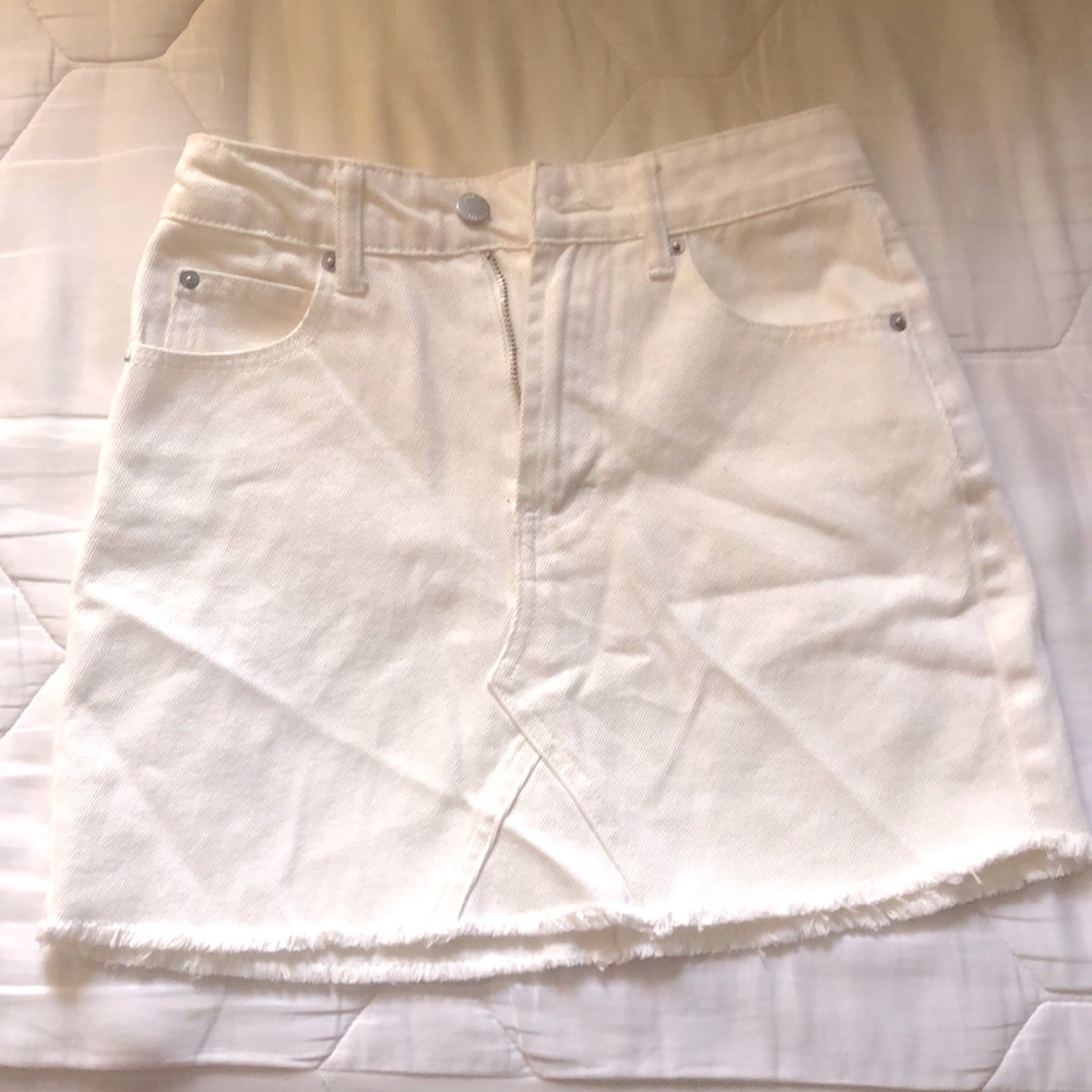 White denim skirt size 6